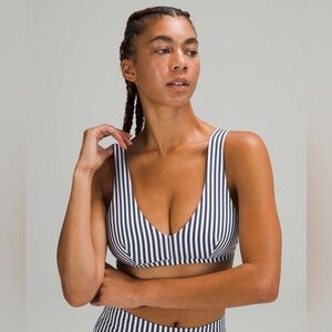 Lululemon Blue White Waterside V Seersucker Swim Top *C/D Cups Summer Vacation